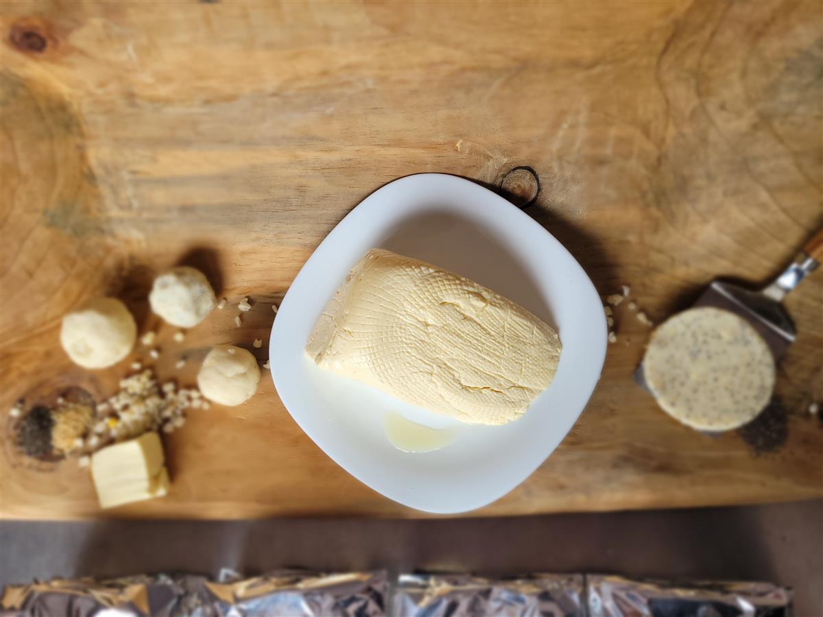 Cuajada e ingredientes de las arepas NATCASA